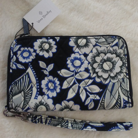 Vera Bradley Handbags - Vera Bradley Grab and Go wristlet Snow Lotus NWT